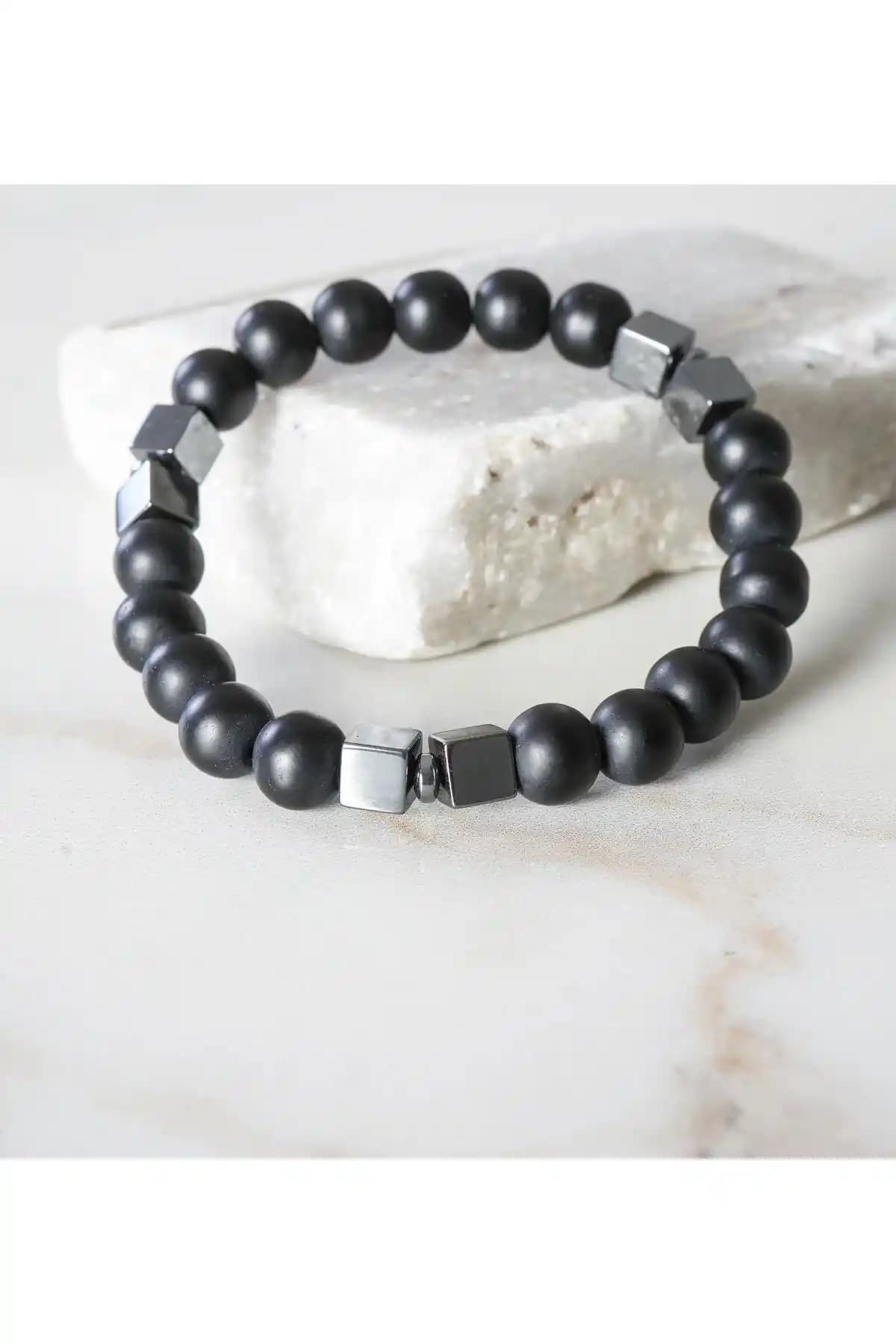 Uniseks Bileklikler: Dayanıklı ve Şık Tasarımlarla Aksesuar Trendleri 2023