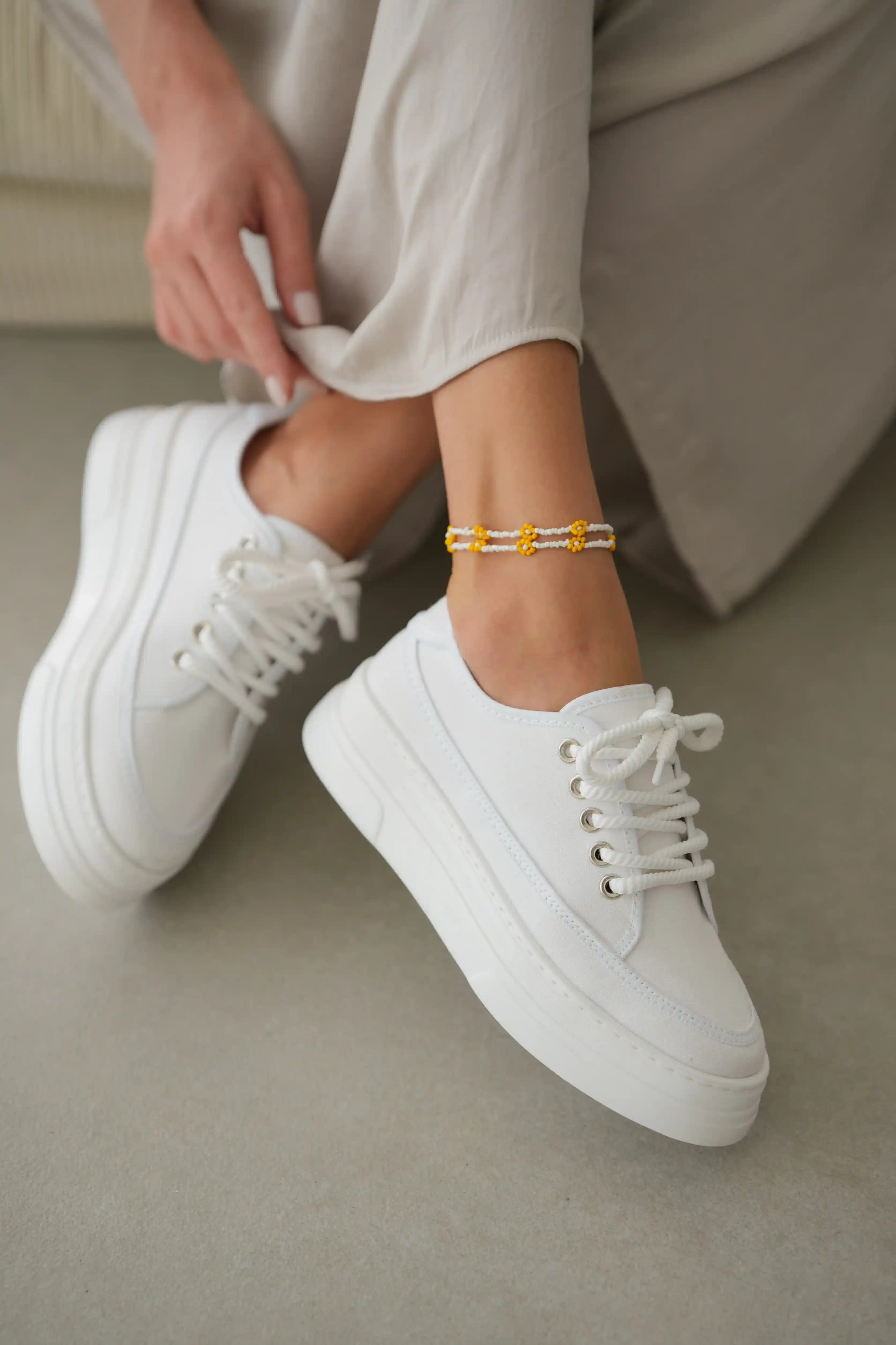 Yüksek Tabanlı Sneaker Ayakkabılar: Modern Tasarım ve Günlük Kullanım İçin Uygun Seçenekler