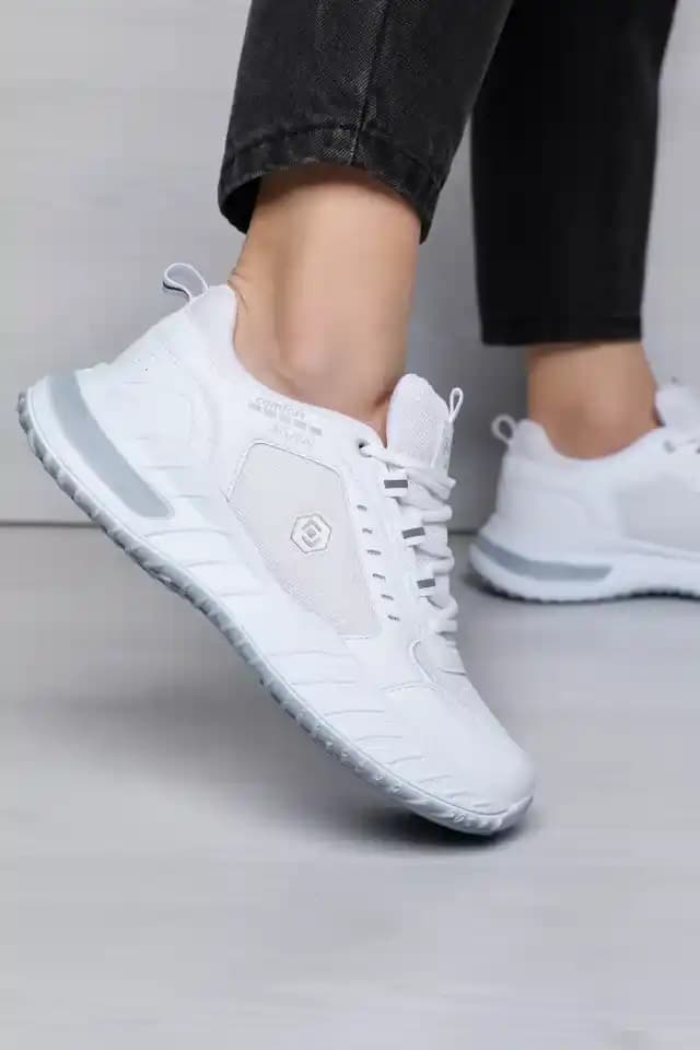 Yüksek Tabanlı Spor Ayakkabıları Moda ve Teknolojideki Son Trendler