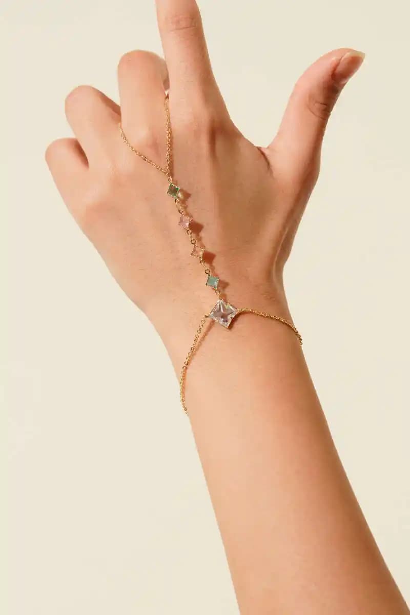 Zincir Detaylı Sahmeran Bileklikler: Modern ve Geleneksel Tasarımlarla Şıklık Yaratın