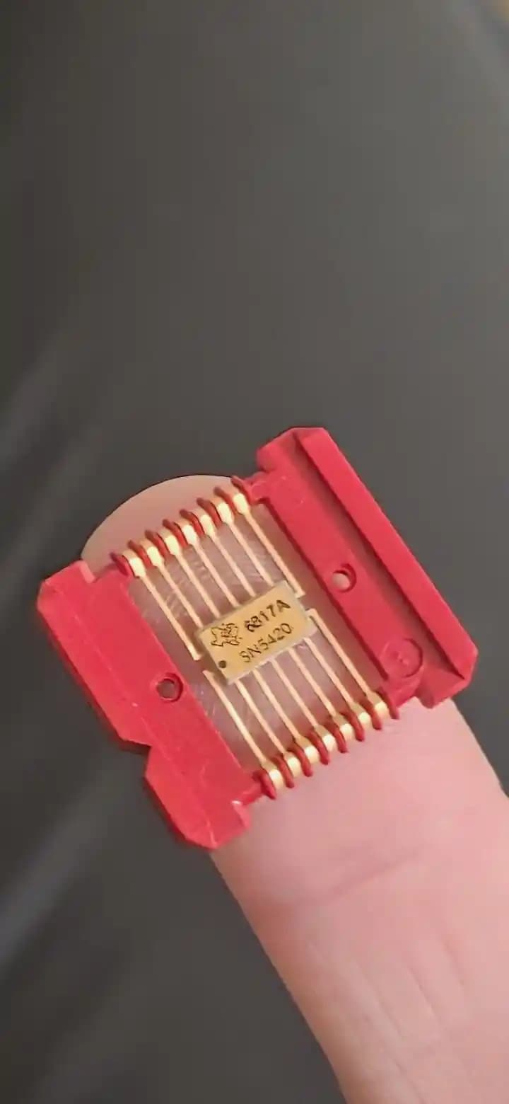 1968 Texas Instruments Flat Pack Dual 4 Input NAND Entegresi ve Teknolojik Gelişimi