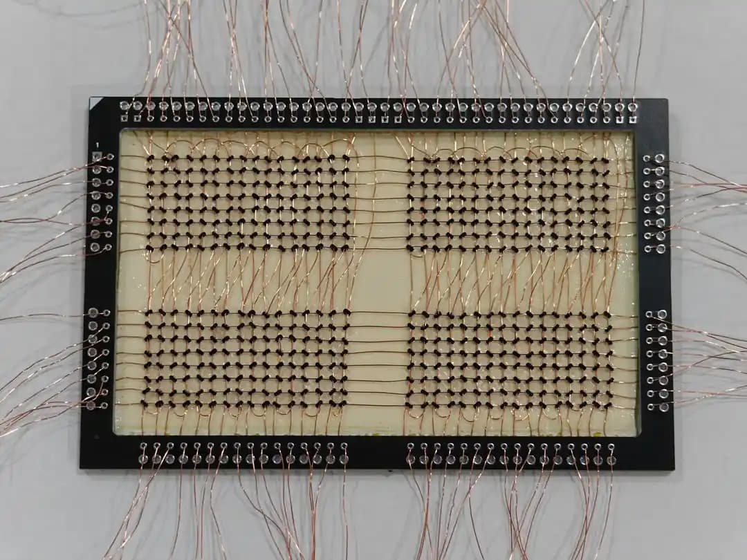 64 Baytlık Manyetik Çekirdek Bellek Projesi: Teknik Detaylar ve Zorluklar