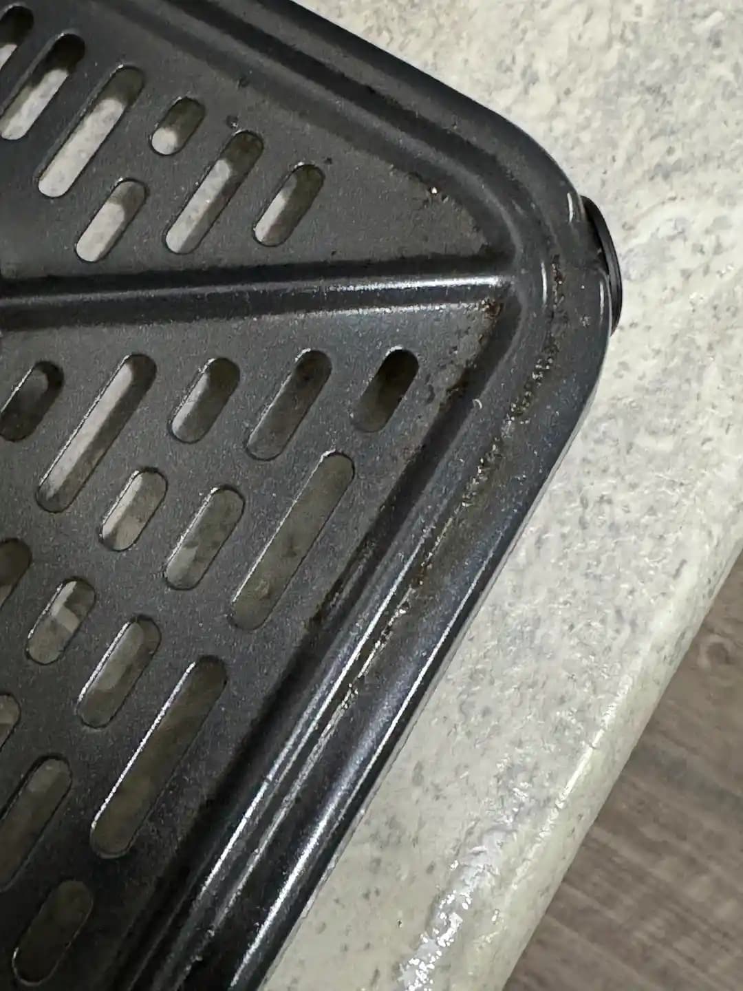 Air Fryer Tepsisi Temizliği İçin Etkili Yöntemler ve Dikkat Edilmesi Gerekenler