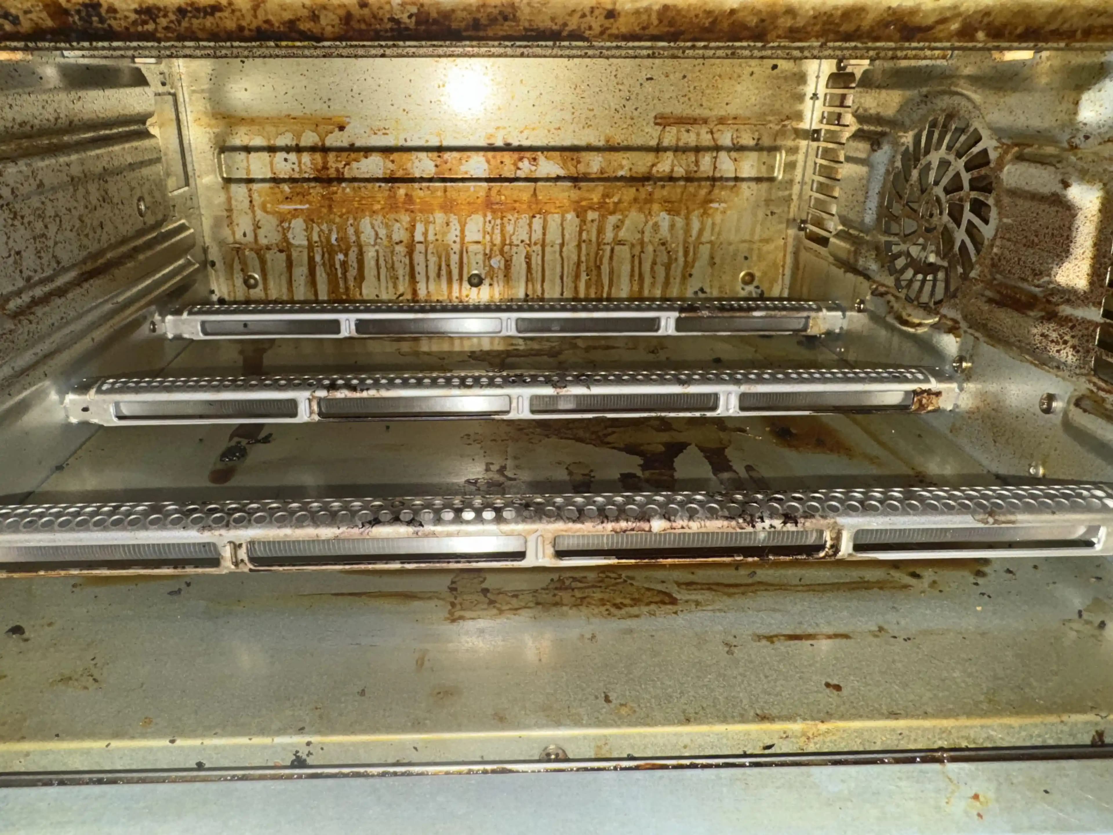 Airfryer Temizliği: Zorlu Lekeler İçin Etkili ve Güvenli Yöntemler