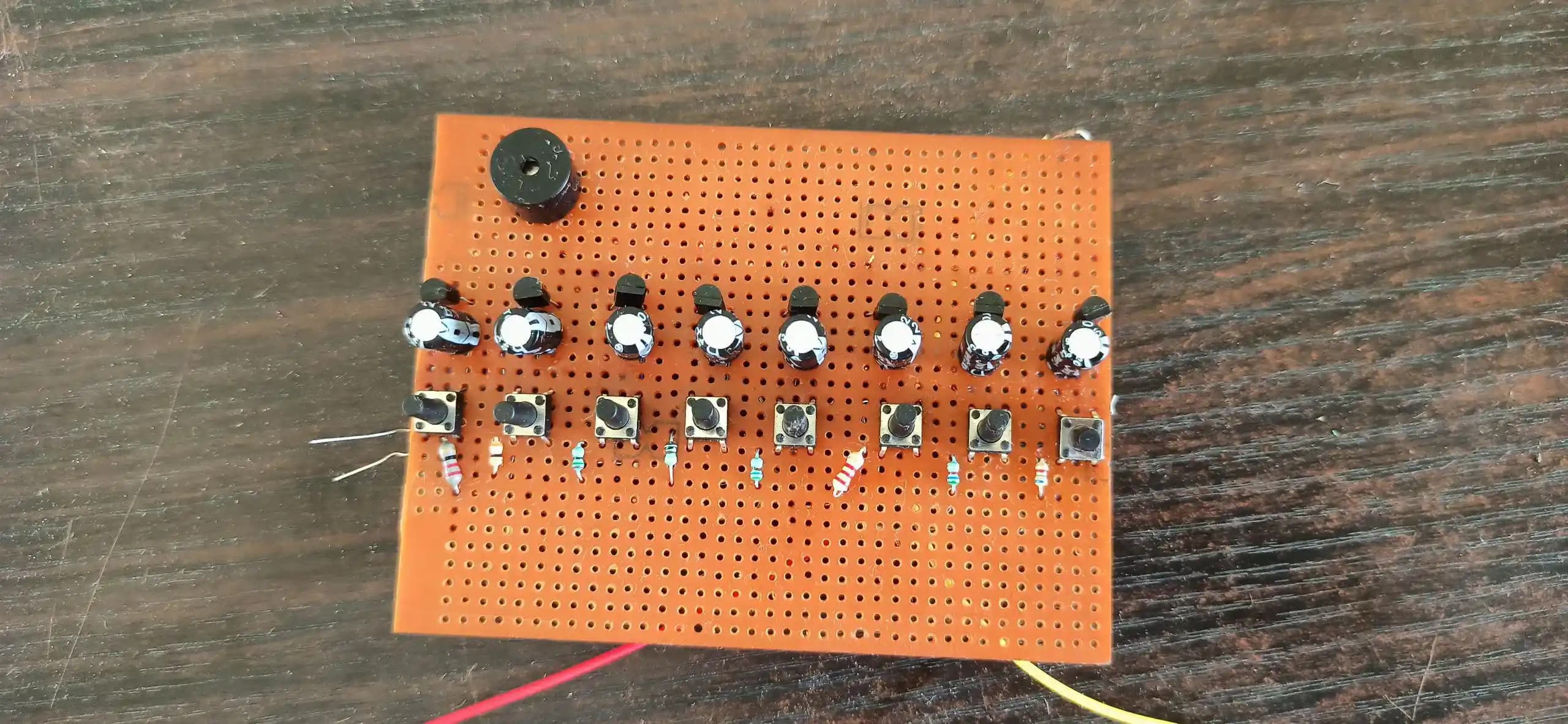 Animusic: Cep Boyutunda RC Osilatörlü Taşınabilir Elektronik Piyano Projesi