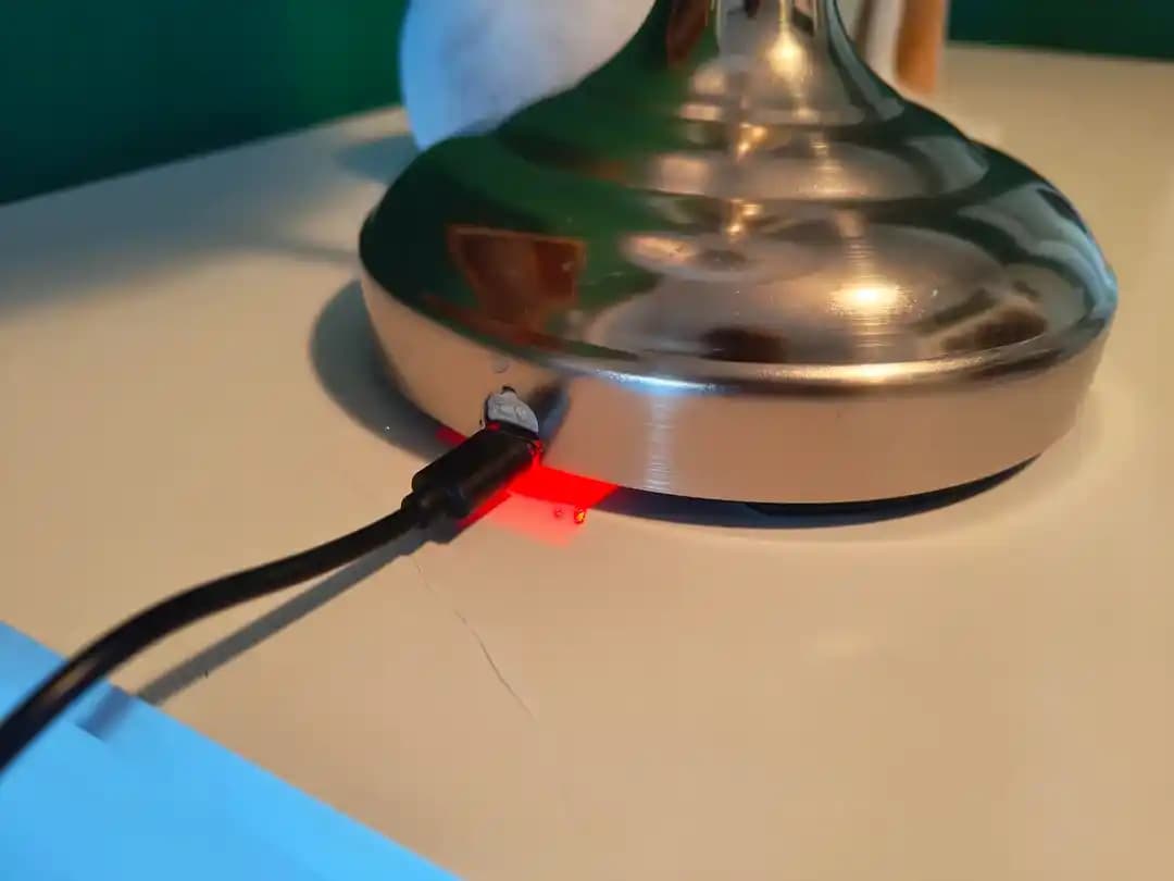 Bataryalı Şarj Edilebilir LED Masa Lambası Tasarımı ve Uygulama Detayları