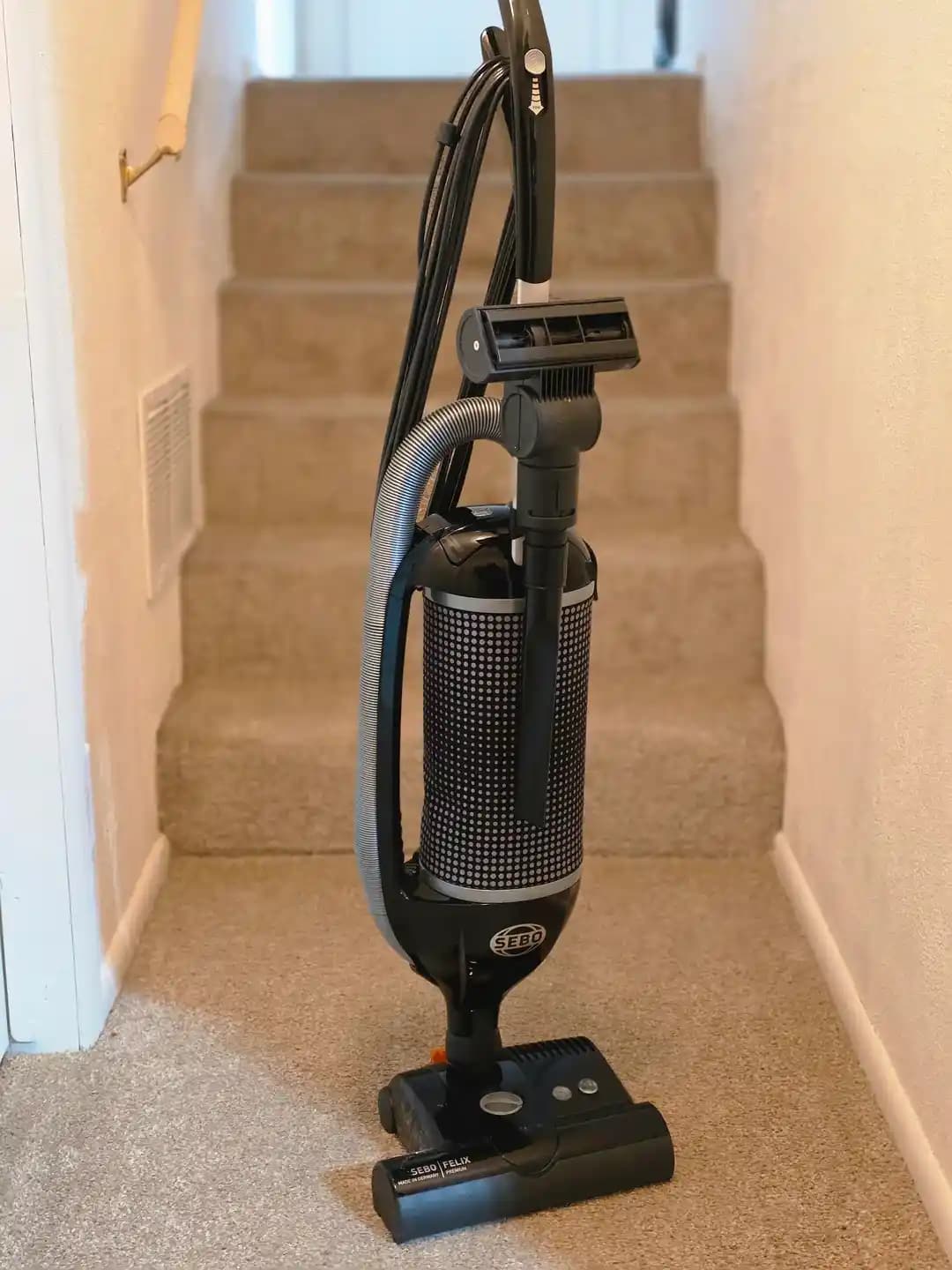 Hoover Wind Tunnel ve Sebo Felix Elektrikli Süpürgelerde Performans ve Kullanım Değerlendirmesi