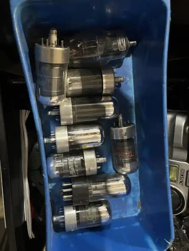 Vintage Elektronik Parça Koleksiyonları: Özellikler, Test Yöntemleri ve Bakım Rehberi