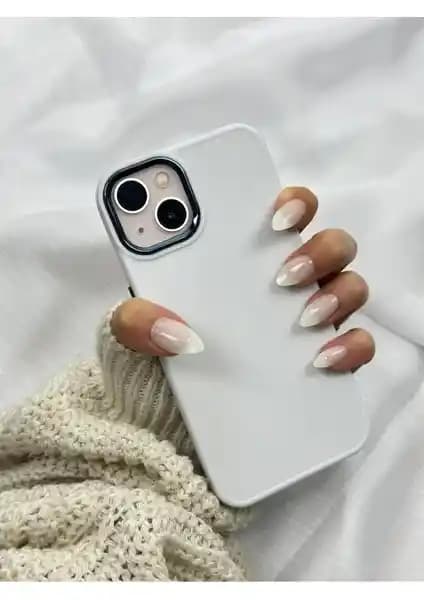 Vip Case iPhone 13 ve 14 Uyumlu Parlak Metal Detaylı Silikon Kılıf Şıklık ve Koruma Sunar