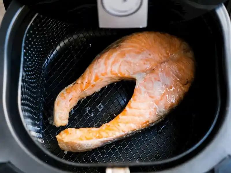 Air Fryer'da Somon Pişirirken En Uygun Yüzey Seçimi ve Pişirme İpuçları