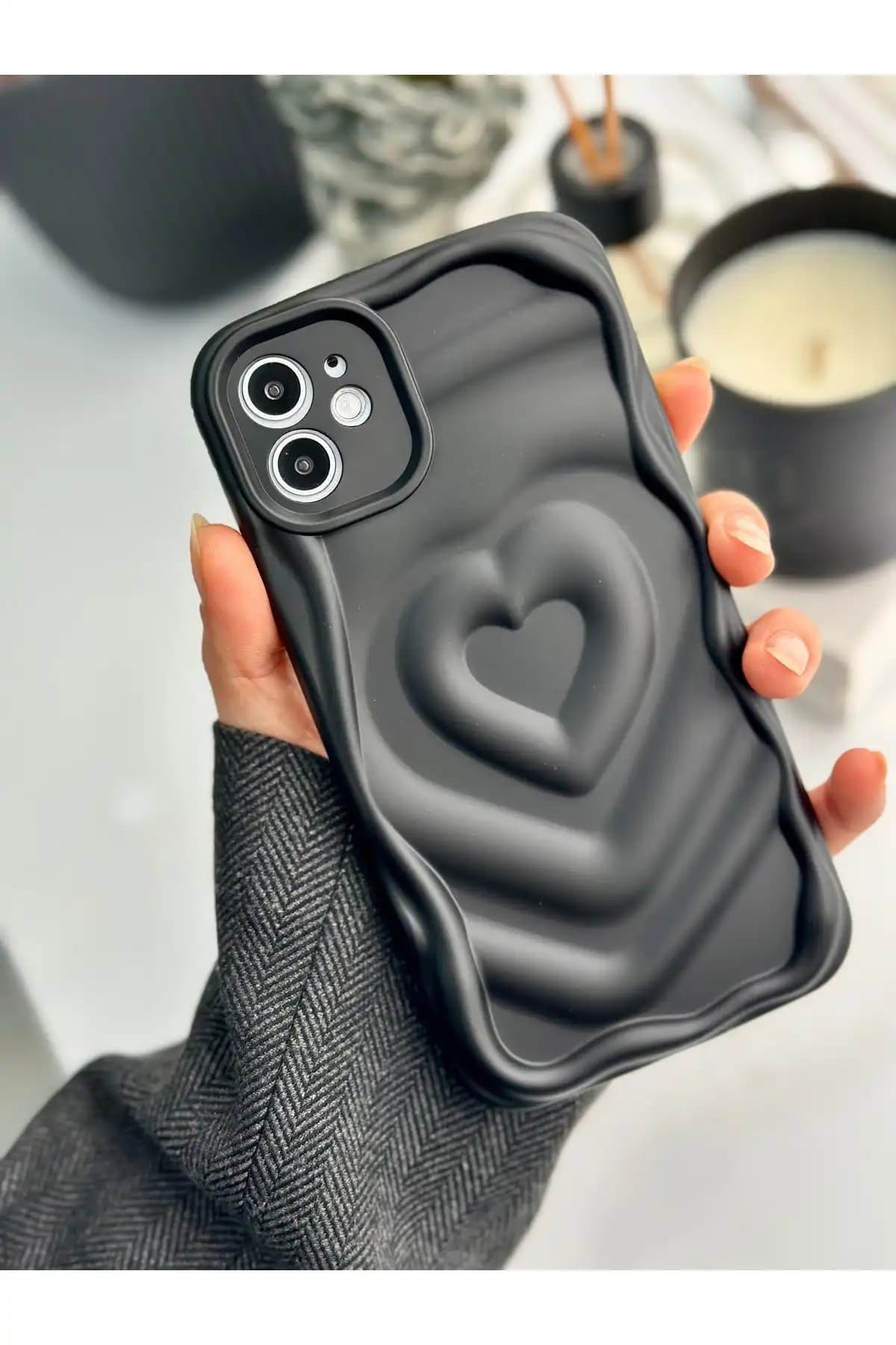 Apple iPhone 11 için 3D Kalp Desenli Silikon Kılıf Darbelere ve Çizilmelere Karşı Koruma Sağlar